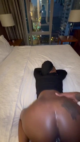 Exklusiv POV von einem großen Schwanz, der die Muschi einer schwarzen Schönheit fickt porn video